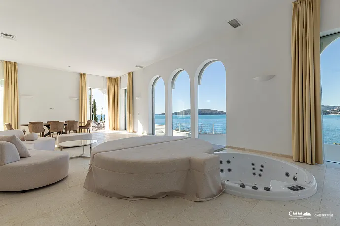 Luxurious villas in the PURE MANSIONS complex