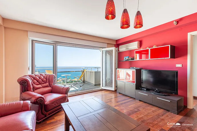 Three-Bedroom Apartment in Petrovac with Sea View