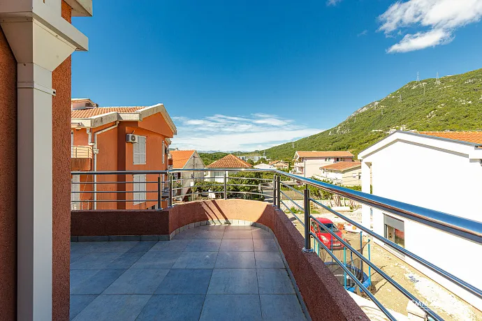 Three-bedroom apartment in Lastva, 128 m²