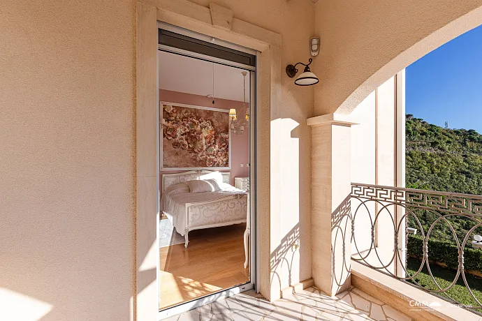 Elegance and serenity in a luxurious villa with natural views.