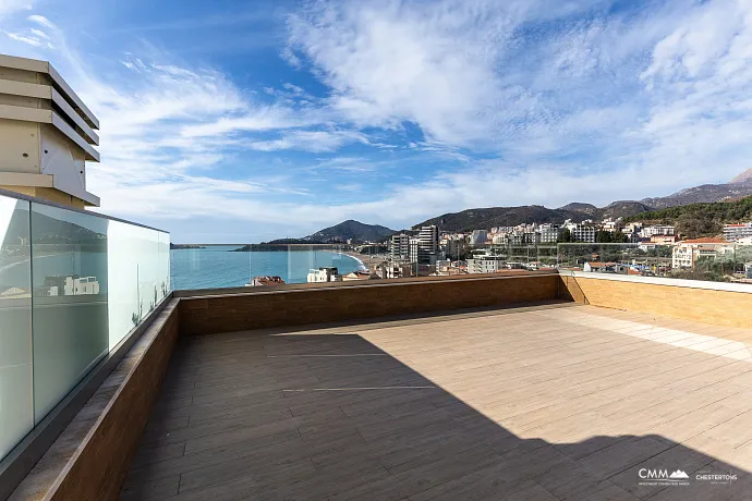 Penthouse in Rafailovici with sea view