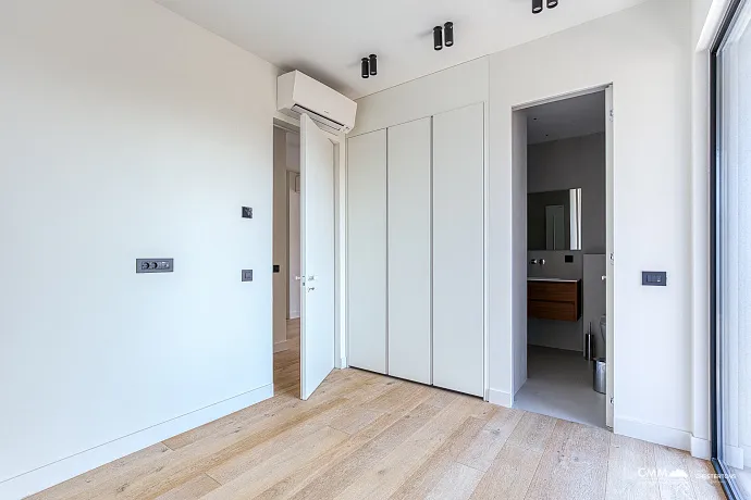 Three-bedroom apartment in Budva with a stunning view