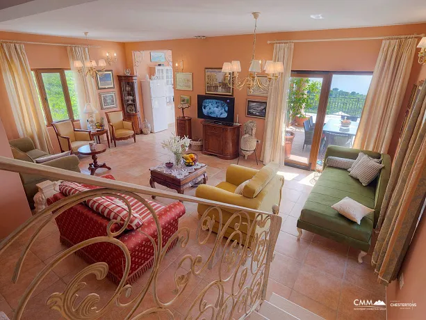 Luxurious villa with panoramic sea views and pool