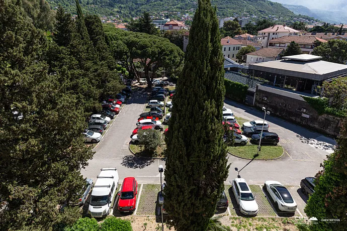 Luxurious One-Bedroom Apartment with Sea View in Porto Montenegro