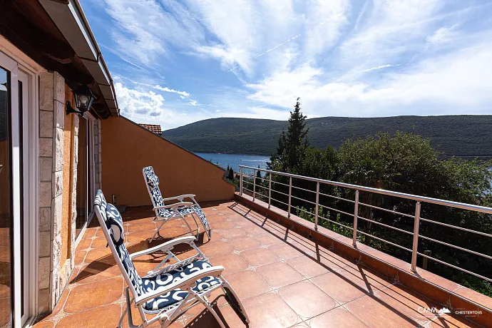 House in Kumbor 200 m to the sea