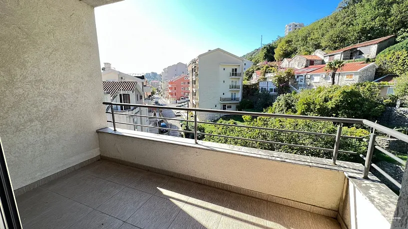 Three-bedroom apartment in Bečići