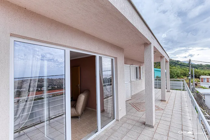 A house in Sutomore with a panoramic sea view 140 m2