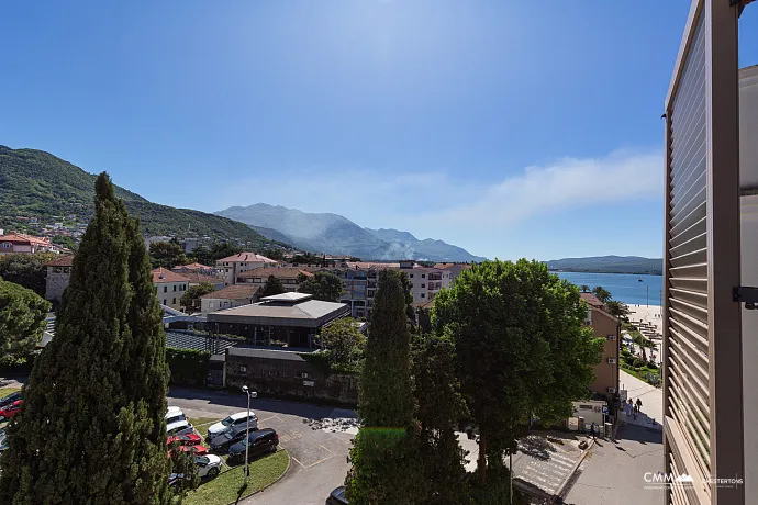 Luxurious One-Bedroom Apartment with Sea View in Porto Montenegro