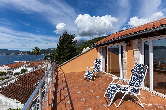 House in Kumbor 200 m to the sea