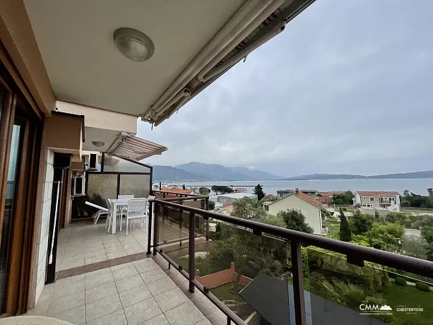 For sale apartment in Bijela with a sea view