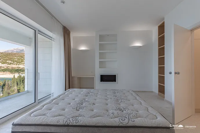 Luxurious villas in the PURE MANSIONS complex