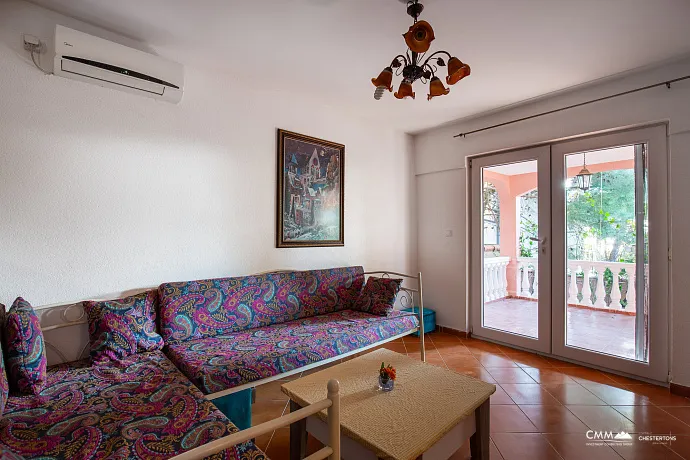 Three-storey family house in Susanj