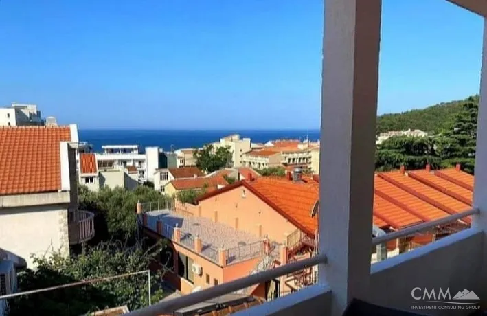 Apartment with sea view in the center of Petrovac