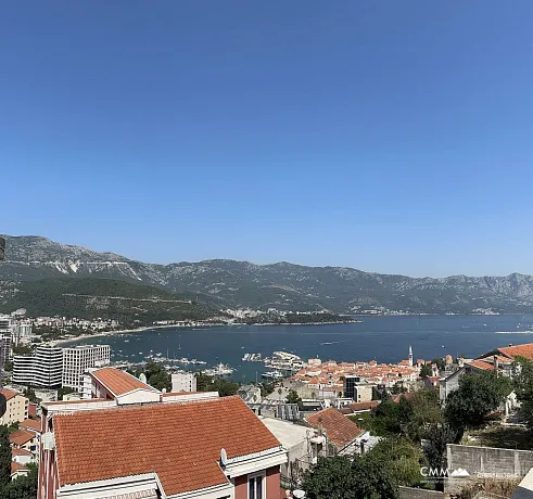 Two bedroom apartment in Budva with sea view
