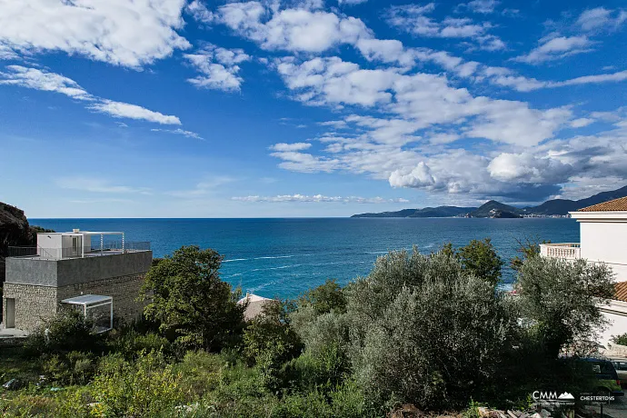 A unique 450 m² plot in Reževići