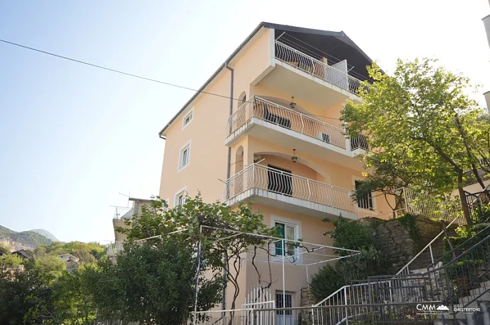 Spacious 85m2 apartment with 3 bedrooms and sea view in Herceg Novi