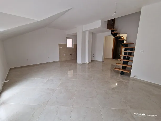 Three-bedroom duplex apartment in Igalo with sea view 