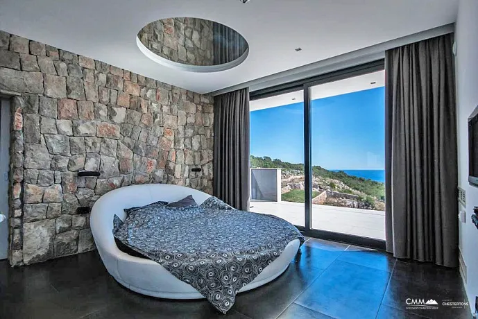 An exclusive villa with wonderful sea view in Krimovica