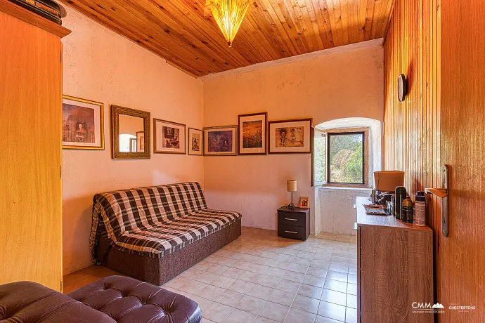 Stone House 105 m² with 2100 m² Land Plot in Glavatičići