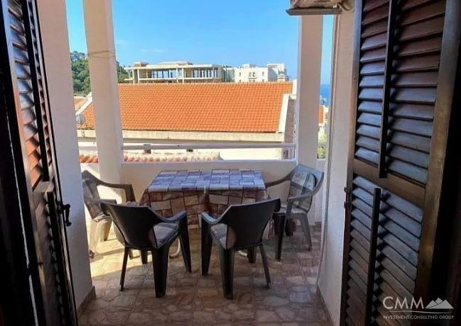 Apartment with sea view in the center of Petrovac