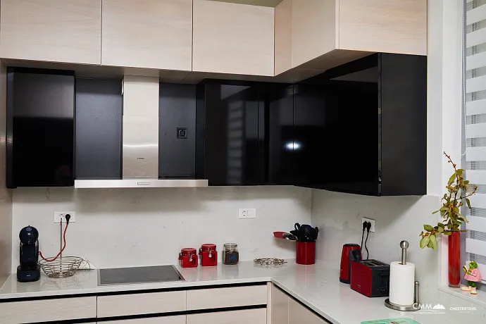 Spacious house in Kumbor with a total area of 335 m²