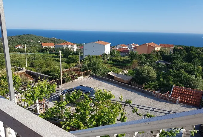 Two-storey house with panoramic sea views