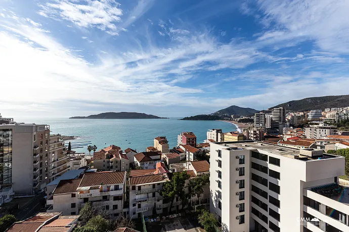 Penthouse in Rafailovici with sea view