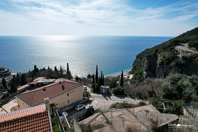 Plot 1580 m2 with project of apart hotel in Rezevici