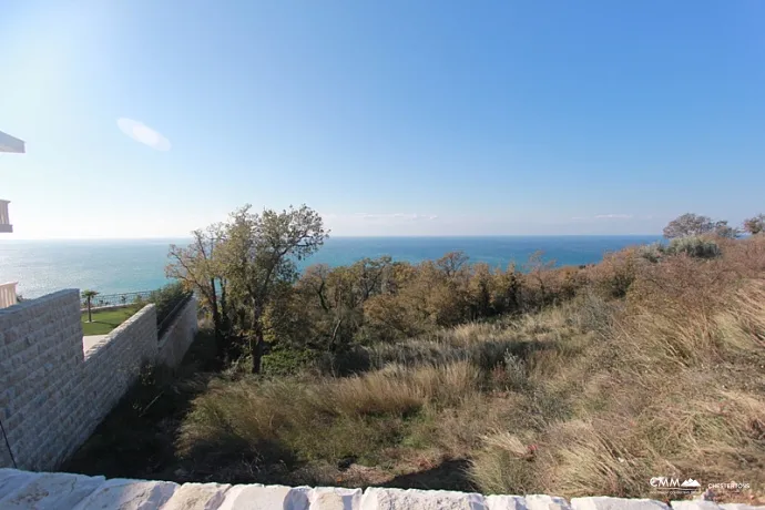 Land in Budva with sea view