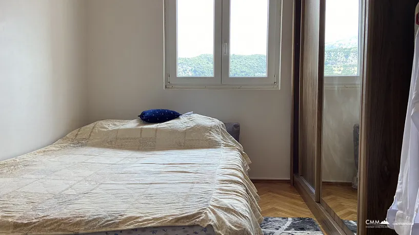 Apartment with two bedrooms and sea views in Budva
