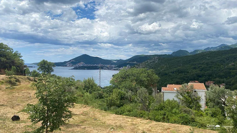 Plot of 676 m2 in the Kamenovo area with a ready-made project