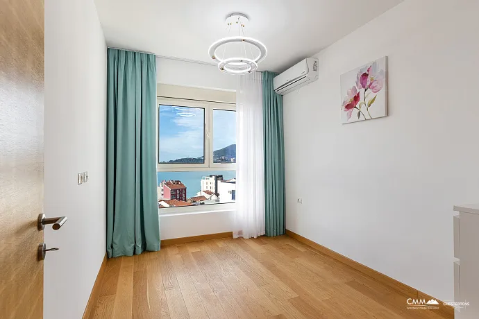 Penthouse in Rafailovici with sea view