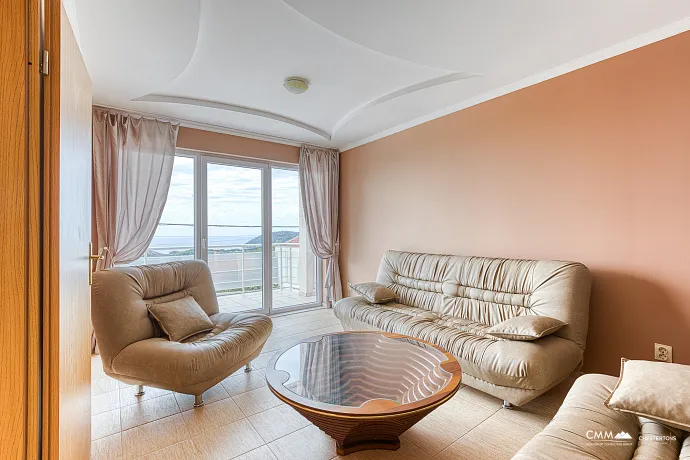 A house in Sutomore with a panoramic sea view 140 m2
