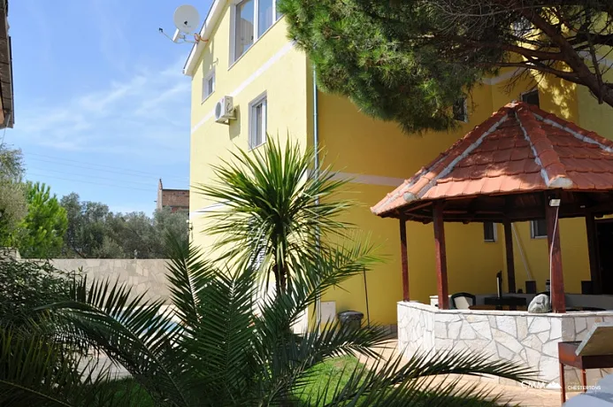 Three-storey house in Lustica