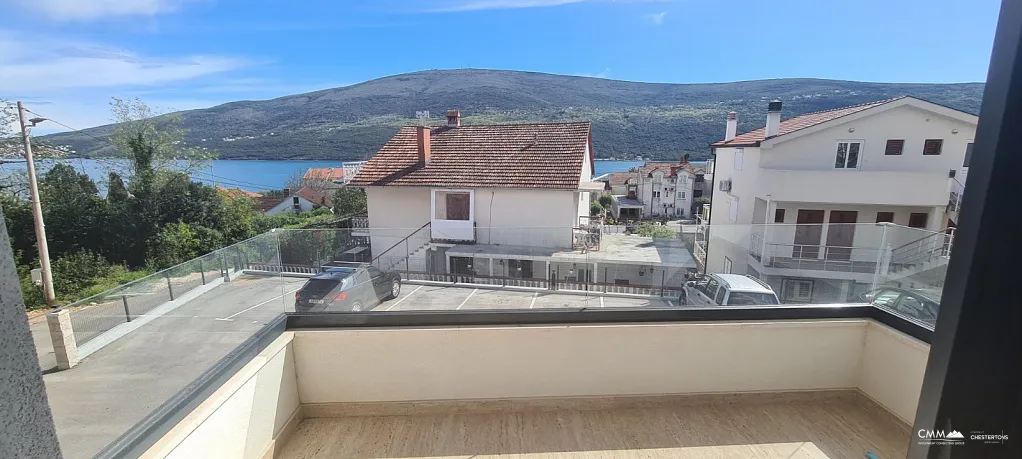 Nice apartment in Djenovici with a sea view
