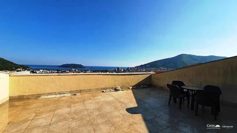 Duplex apartment with a panoramic view of Budva and the sea