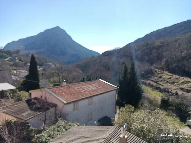 Two-storey house with 6 bedrooms in Misici