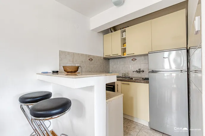 One-Bedroom Apartment in Budva – Sea View