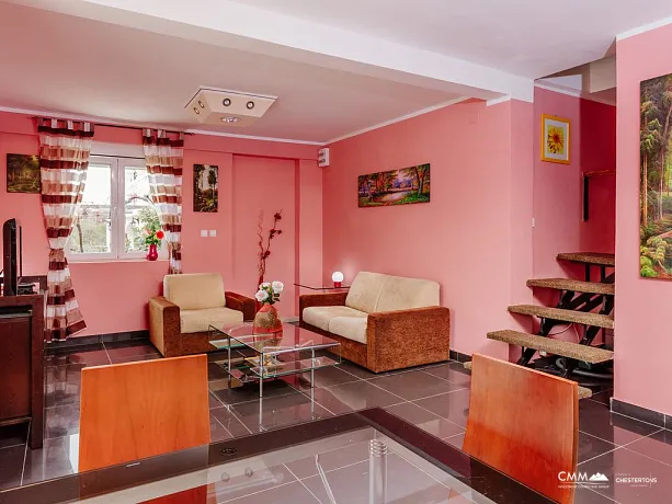 Apartment with three bedrooms and sea views in Bigovo