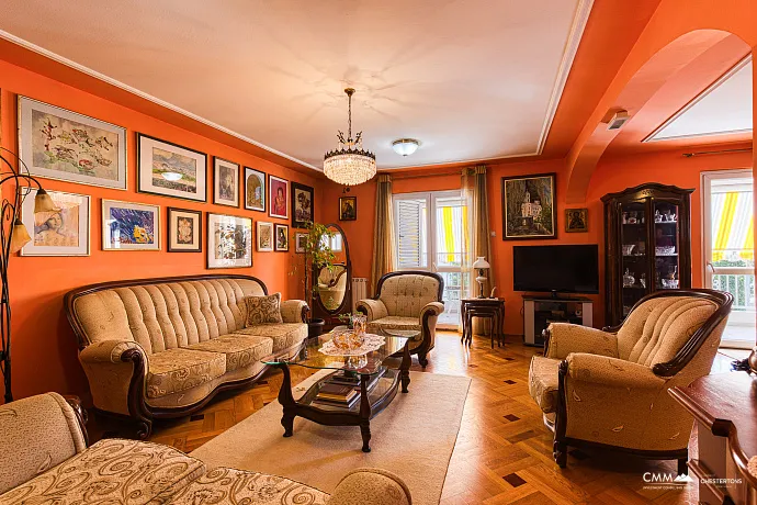 For Sale: Charming House in Bar 