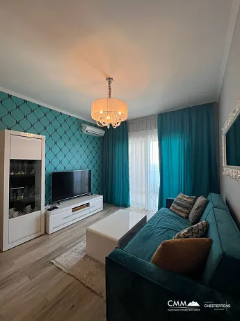 Stylish 2-Bedroom Apartment Just Steps from the Sea