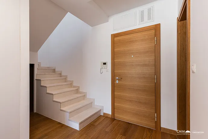 Penthouse in Rafailovici with sea view
