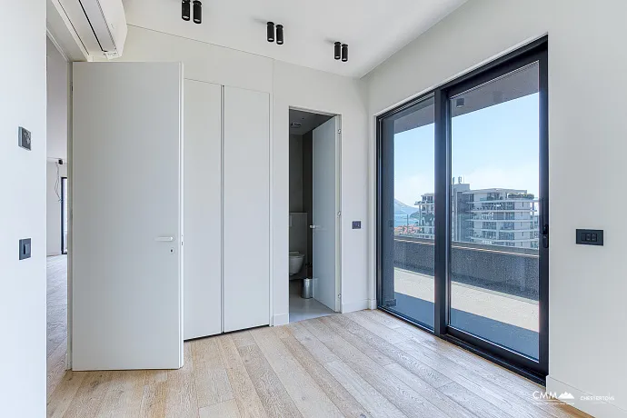 Three-bedroom apartment in Budva with a stunning view