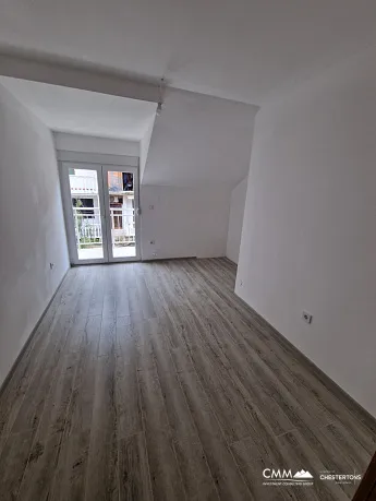 Three-bedroom duplex apartment in Igalo with sea view 