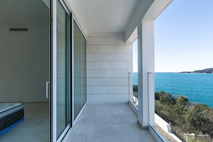 Luxurious villas in the PURE MANSIONS complex