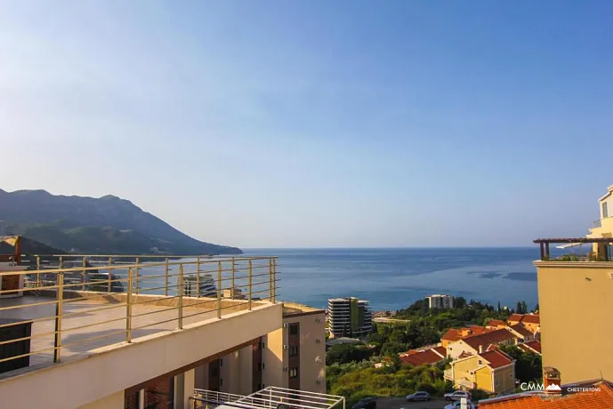 Penthouse in Becici with a panoramic sea view