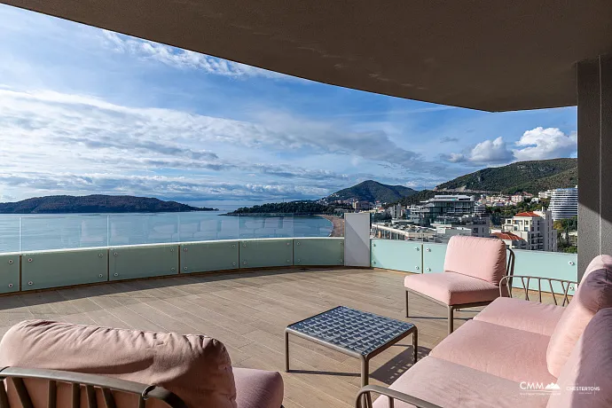 For sale: an exclusive, fully furnished luxury apartment with a spacious terrace.