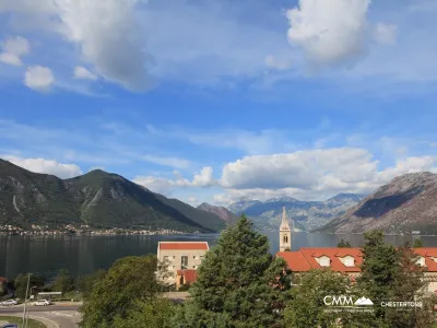 Apartment with unbelievable view in Dobrota