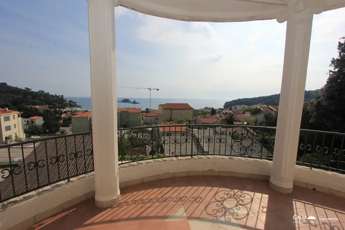 Villa with pool in Petrovac