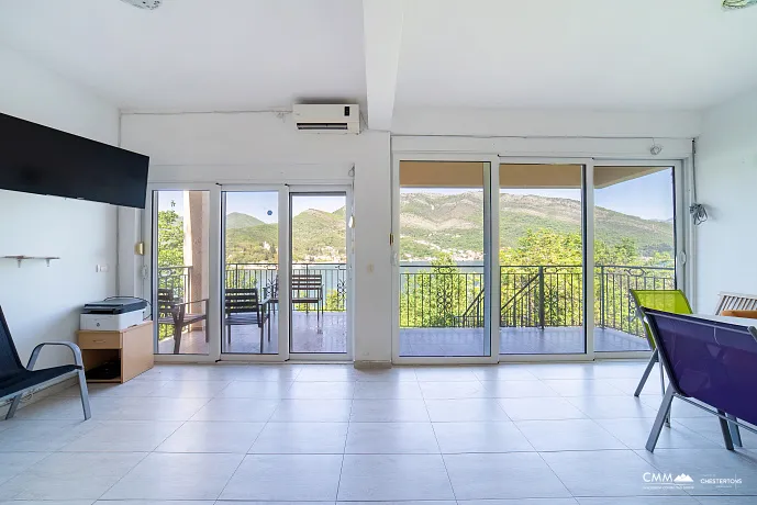 Villa with panoramic sea views in Tivat